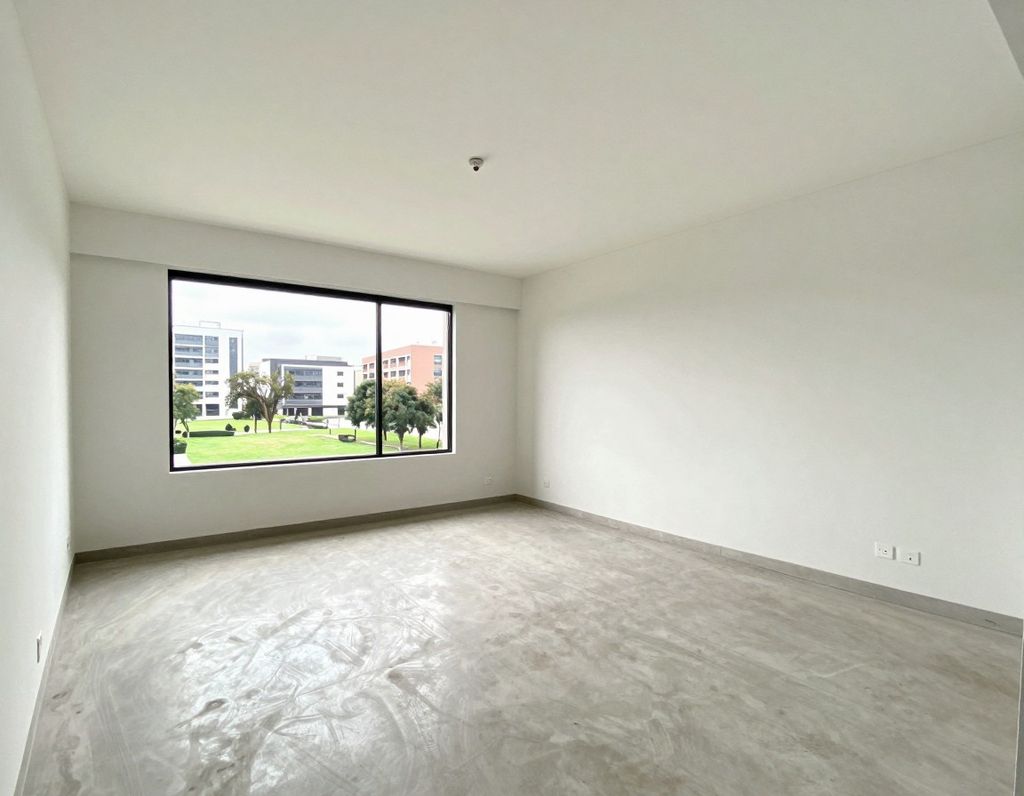 Ambiente de estreno con ventana hacia el Campo de Marte